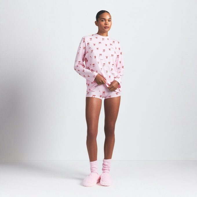 Boyfriend-Langarmshirt und kurze Boxershorts Boyfriend-Langarmshirt und kurze Boxershorts