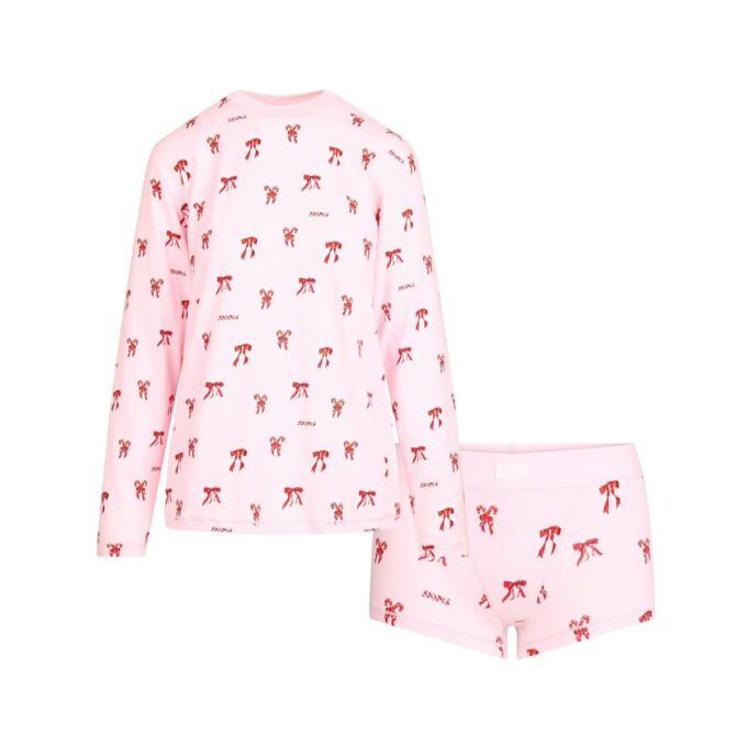 Boyfriend-Langarmshirt und kurze Boxershorts Boyfriend-Langarmshirt und kurze Boxershorts
