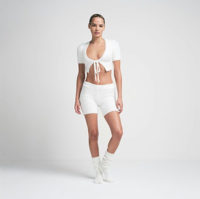 Flauschiges Strick-Crop-Top und Shorts-Set Flauschiges Strick-Crop-Top und Shorts-Set