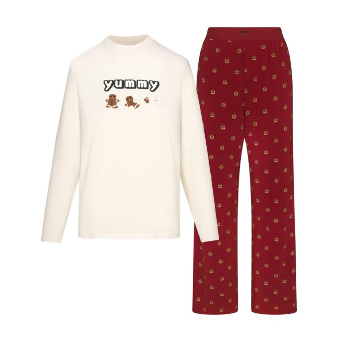 Flohmarktset mit Kaktusmotiv und Skims Boyfriend-Langarmshirt Flohmarktset mit Kaktusmotiv und Skims Boyfriend-Langarmshirt