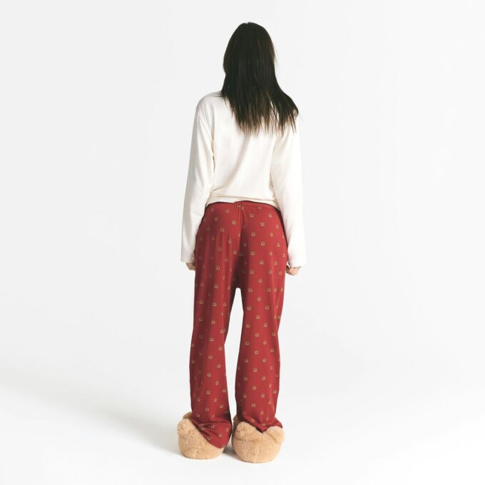 Flohmarktset mit Kaktusmotiv und Skims Boyfriend-Langarmshirt Flohmarktset mit Kaktusmotiv und Skims Boyfriend-Langarmshirt
