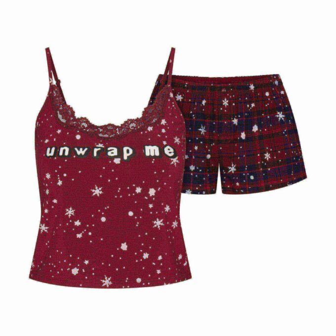 Flohmarktset mit Kaktuspflanze und Skims Skims Schlaf-Spitzentop und Flanell-Shorts Flohmarktset mit Kaktuspflanze und Skims Skims Schlaf-Spitzentop und Flanell-Shorts
