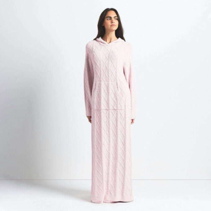 Gemütliches, leichtes, übergroßes Zopfstrickkleid