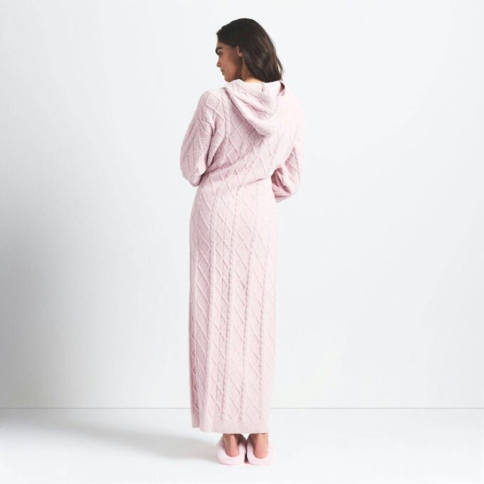 Gemütliches, leichtes, übergroßes Zopfstrickkleid