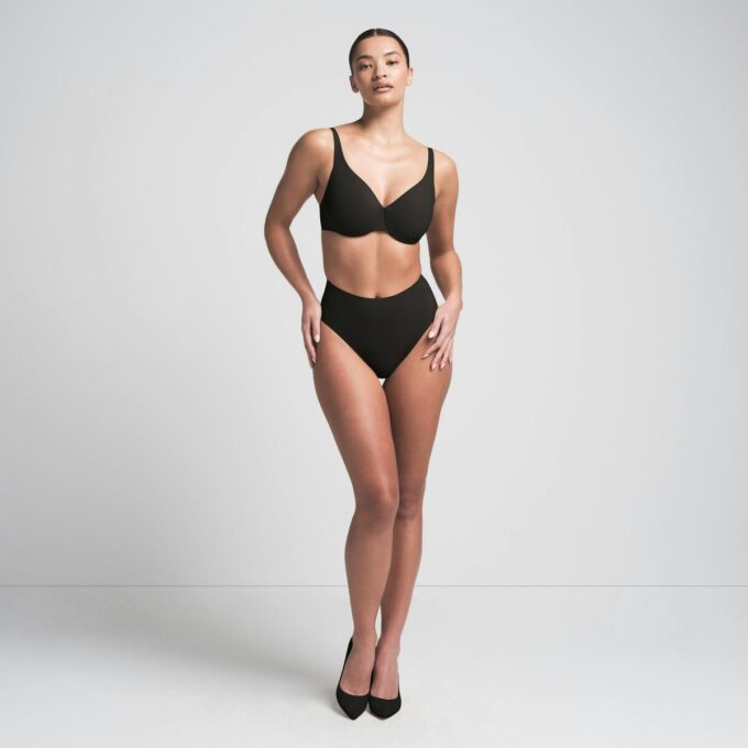 Glättender, ungefütterter Minimizer-BH für den Intimbereich Glättender, ungefütterter Minimizer-BH für den Intimbereich