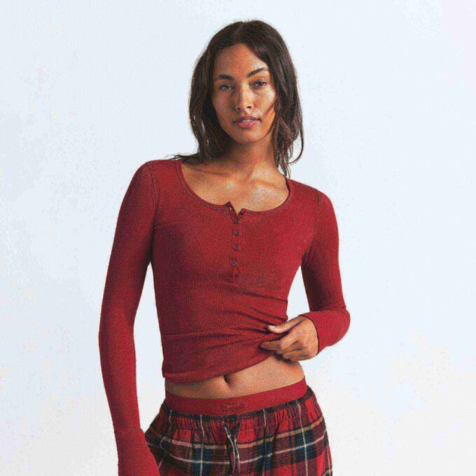 Henley-Hose mit Rundhalsausschnitt und Baumwollrippen Henley-Hose mit Rundhalsausschnitt und Baumwollrippen