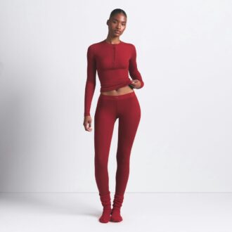 Henley- und Leggings-Set aus Baumwollrippen Henley- und Leggings-Set aus Baumwollrippen