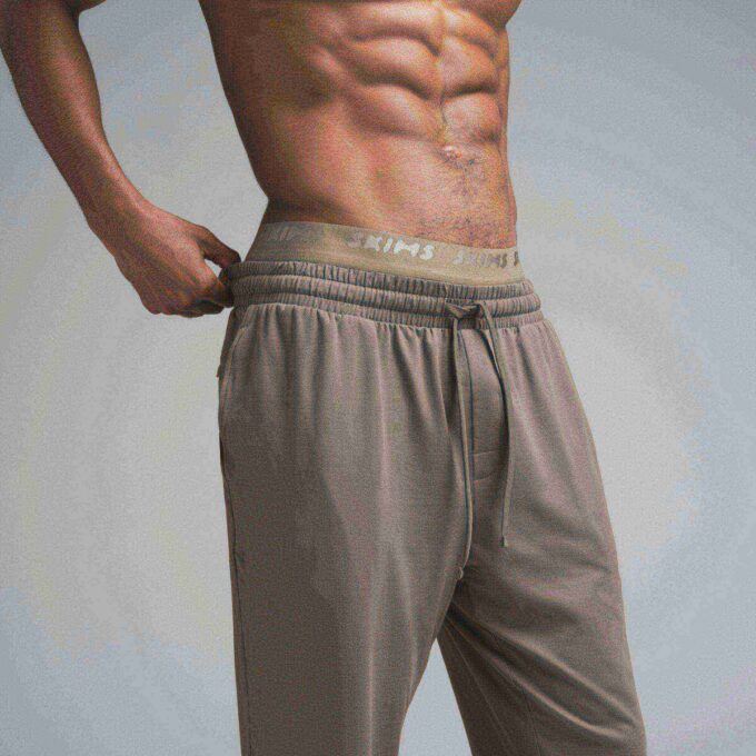 Herren-Jogginghose aus Outdoor-Jersey mit schmal zulaufendem Bein Herren-Jogginghose aus Outdoor-Jersey mit schmal zulaufendem Bein