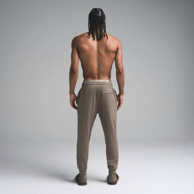 Herren-Jogginghose aus Outdoor-Jersey mit schmal zulaufendem Bein Herren-Jogginghose aus Outdoor-Jersey mit schmal zulaufendem Bein