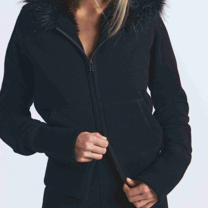 Kapuzenpullover aus Baumwollfleece mit Kunstpelzfutter und Reißverschluss Kapuzenpullover aus Baumwollfleece mit Kunstpelzfutter und Reißverschluss