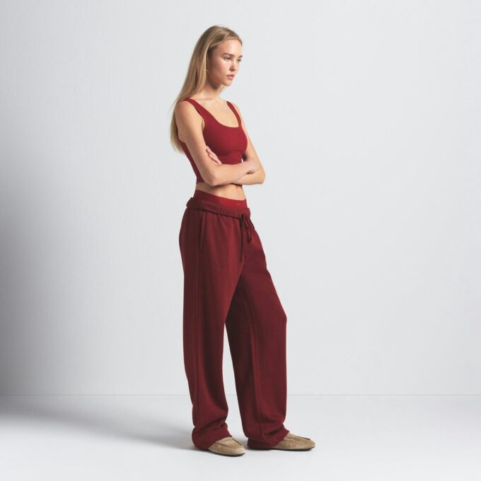 Klassische Hose mit geradem Bein aus Baumwollfleece Klassische Hose mit geradem Bein aus Baumwollfleece