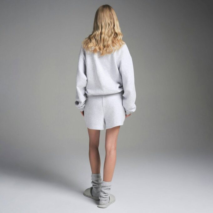 Klassischer Rundhalsausschnitt aus Baumwollfleece Klassischer Rundhalsausschnitt aus Baumwollfleece