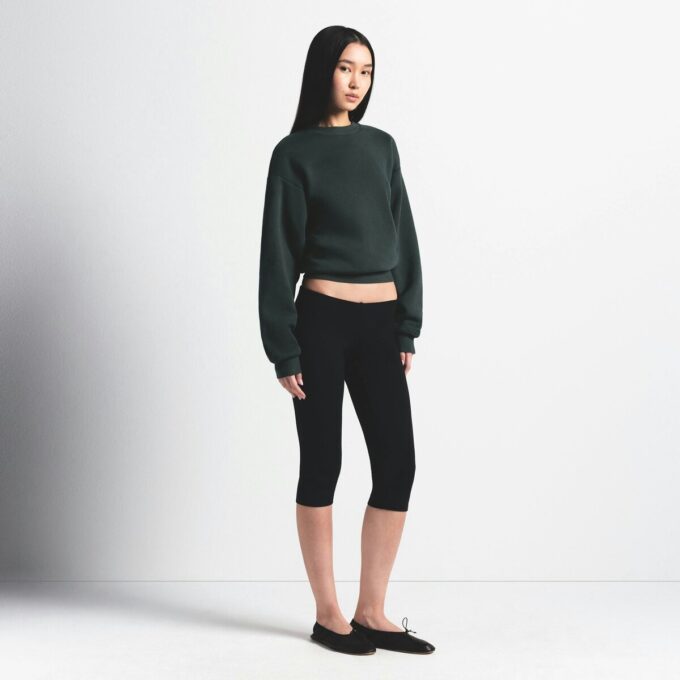 Klassischer Rundhalsausschnitt aus Baumwollfleece Klassischer Rundhalsausschnitt aus Baumwollfleece
