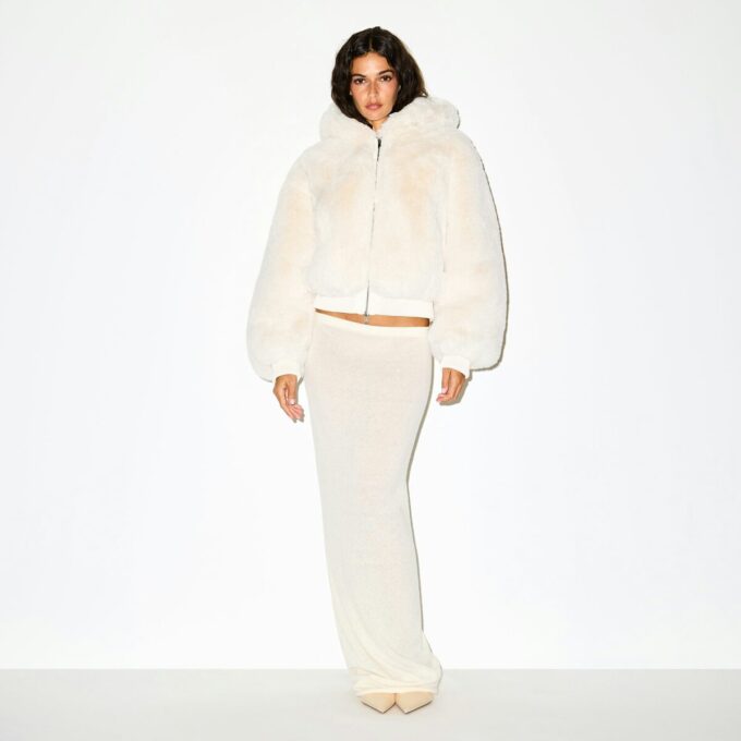 Kunstpelzjacke mit Reißverschluss Kunstpelzjacke mit Reißverschluss