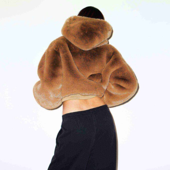 Kunstpelzjacke mit Reißverschluss Kunstpelzjacke mit Reißverschluss