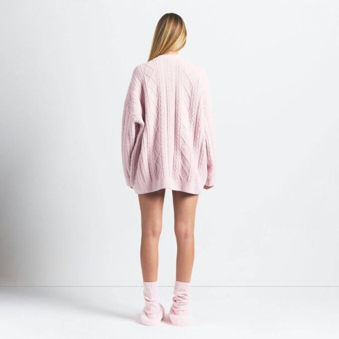 Kuscheliger, leichter Oversize-Zopfstrickpullover mit Rundhalsausschnitt