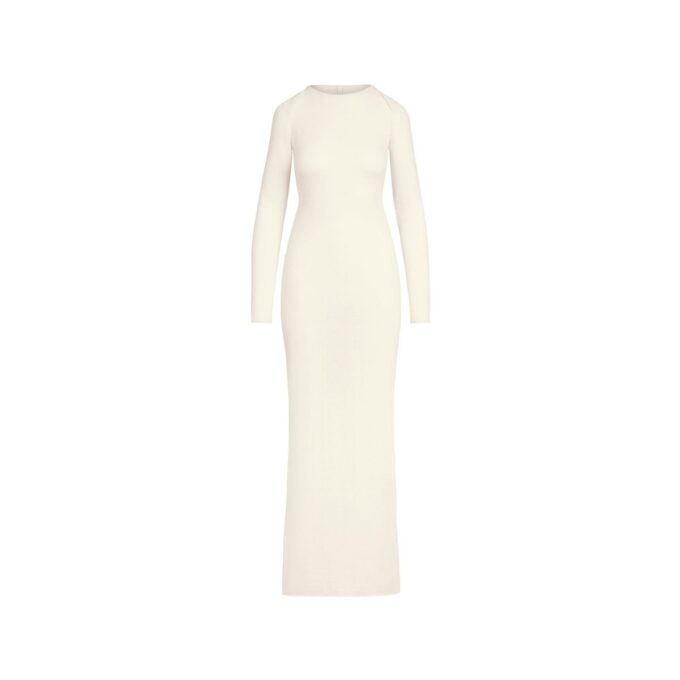 LANGES KLEID AUS FEDERLEICHTEM KASCHMIR LANGES KLEID AUS FEDERLEICHTEM KASCHMIR