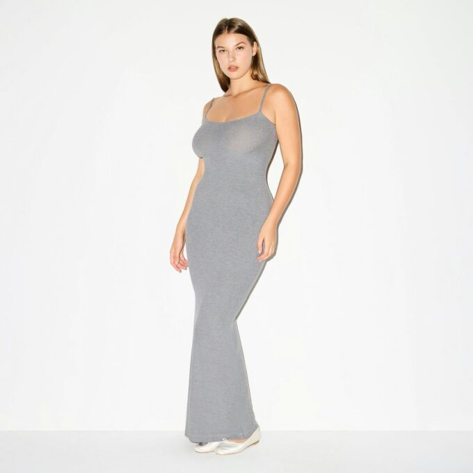 Langes Slipkleid aus weichem Lounge-Stil Langes Slipkleid aus weichem Lounge-Stil