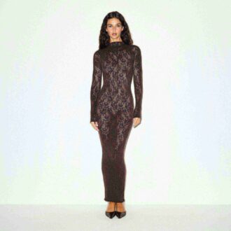 LANGES STRICKKLEID MIT STOCKAUSSCHNITT UND SPITZE LANGES STRICKKLEID MIT STOCKAUSSCHNITT UND SPITZE