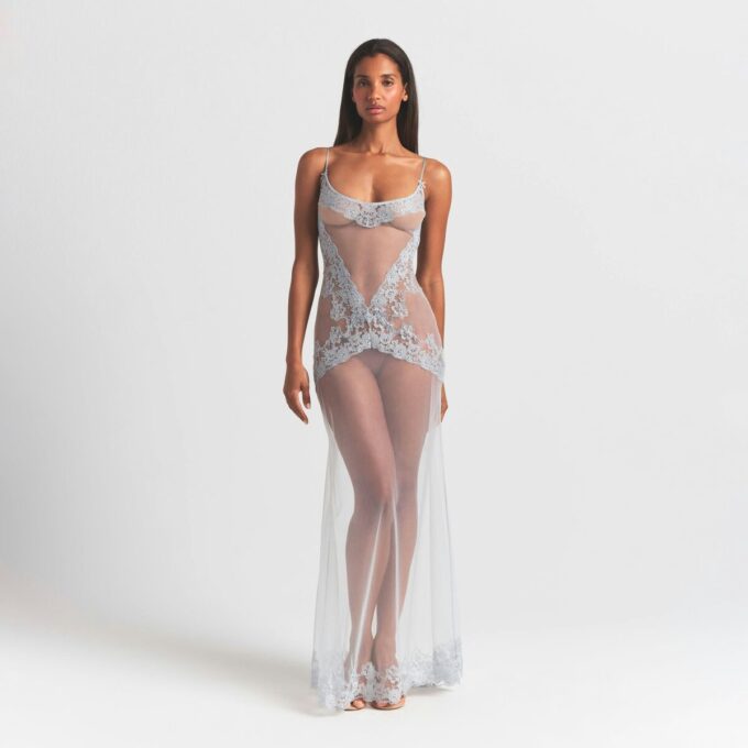 Langes Unterkleid aus bestickter Lingerie Langes Unterkleid aus bestickter Lingerie