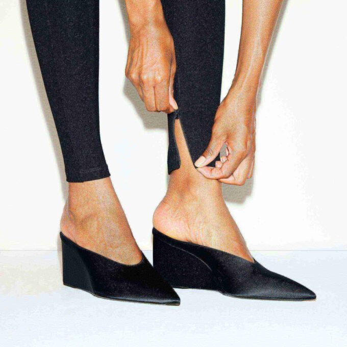 LEGGINGS MIT HOCHGESCHNITTENEM WANGEN AUS DER ESSENTIAL COLLECTION LEGGINGS MIT HOCHGESCHNITTENEM WANGEN AUS DER ESSENTIAL COLLECTION