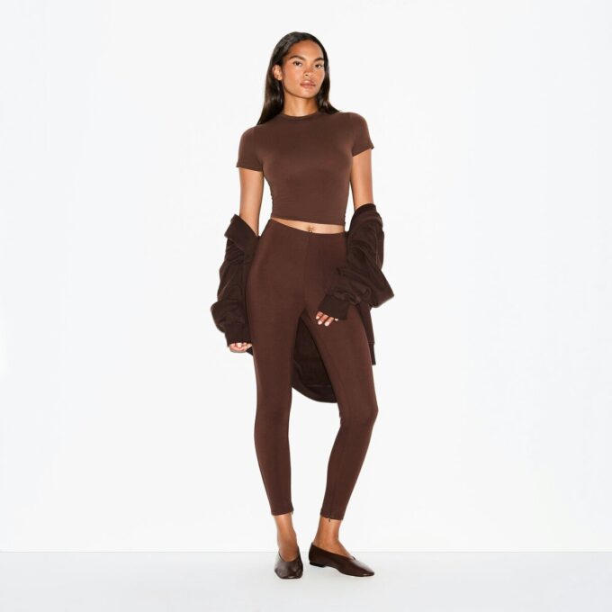 LEGGINGS MIT HOCHGESCHNITTENEM WANGEN AUS DER ESSENTIAL COLLECTION LEGGINGS MIT HOCHGESCHNITTENEM WANGEN AUS DER ESSENTIAL COLLECTION