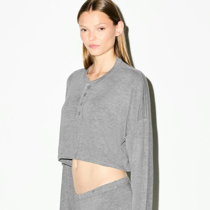 LEICHTES MODAL-CROPPED HENLEY LEICHTES MODAL-CROPPED HENLEY