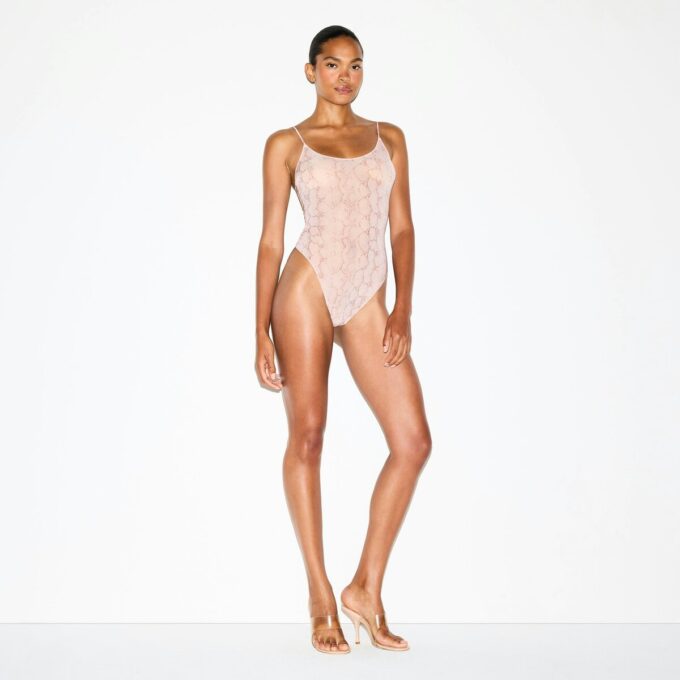 Milchig-transparenter Camisole-Body Milchig-transparenter Camisole-Body