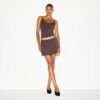 MINI-SKORT MIT GLATTEN LÄNGEN MINI-SKORT MIT GLATTEN LÄNGEN