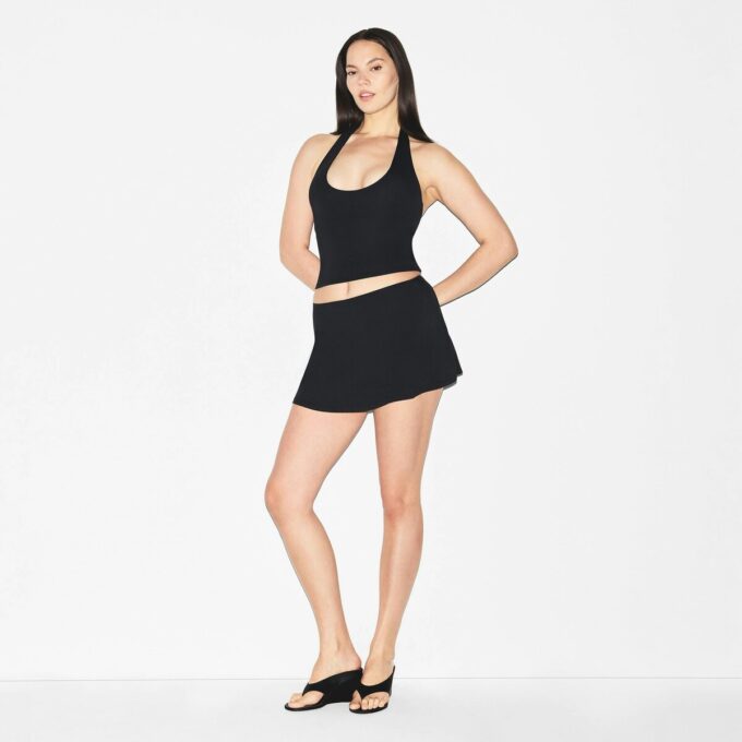 MINI-SKORT MIT GLATTEN LÄNGEN MINI-SKORT MIT GLATTEN LÄNGEN