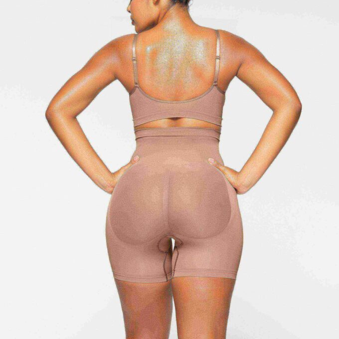 Nahtlose, figurbetonte Shorts bis zur Mitte des Oberschenkels Nahtlose, figurbetonte Shorts bis zur Mitte des Oberschenkels