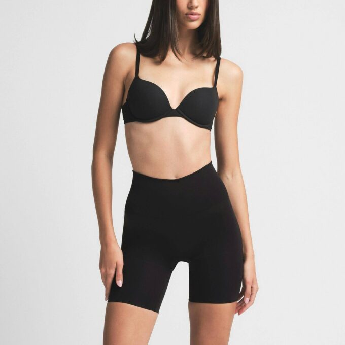 Nahtlose, formgebende Po-Lifting-Shorts Nahtlose, formgebende Po-Lifting-Shorts
