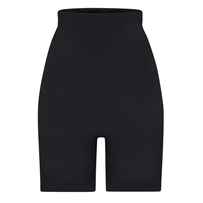 Nahtlose, hochtaillierte Shorts, die über dem Knie enden Nahtlose, hochtaillierte Shorts, die über dem Knie enden