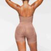 Nahtloser Body mit geformter Mitte des Oberschenkels