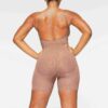 Nahtloser Body mit tiefem Rückenausschnitt und mittlerem Oberschenkelumfang Nahtloser Body mit tiefem Rückenausschnitt und mittlerem Oberschenkelumfang