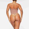 Nahtloser, trägerloser String-Body mit formgebender Silhouette