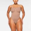 Nahtloser, trägerloser String-Body mit formgebender Silhouette