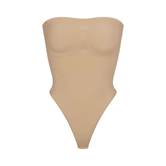 Nahtloser, trägerloser String-Body mit formgebender Silhouette