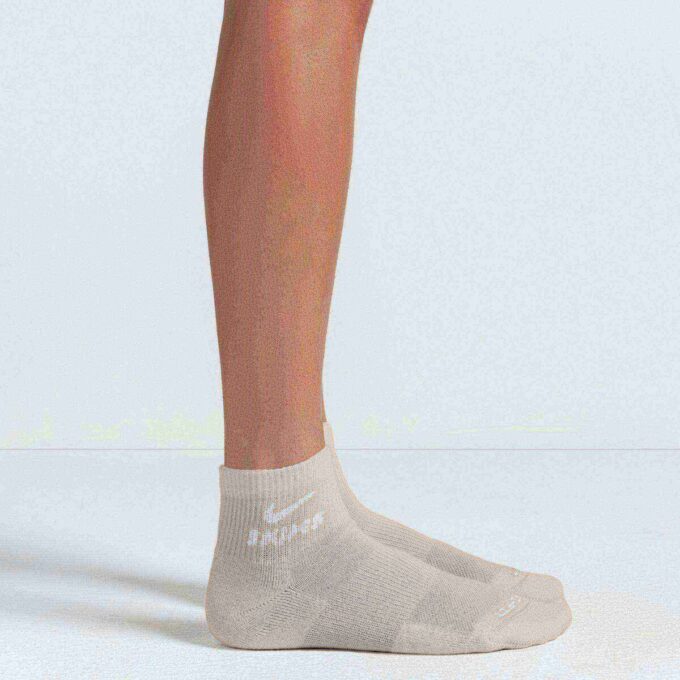 NikeSKIMS Accessoires Dri-FIT Quarter Crew Socken, 3er-Pack NikeSKIMS Accessoires Dri-FIT Quarter Crew Socken, 3er-Pack