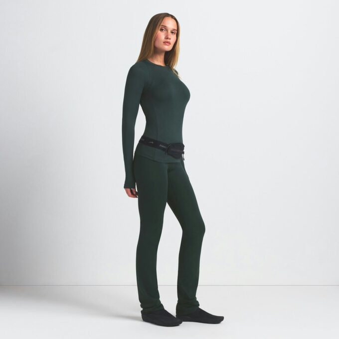 NikeSKIMS AIRY Langarmshirt mit Rundhalsausschnitt NikeSKIMS AIRY Langarmshirt mit Rundhalsausschnitt