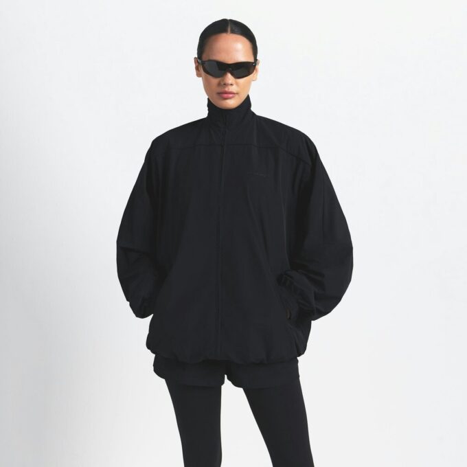 NikeSKIMS GESCHNITTENE NYLON-TRAININGSJACKE IN ÜBERGRÖSSE NikeSKIMS GESCHNITTENE NYLON-TRAININGSJACKE IN ÜBERGRÖSSE