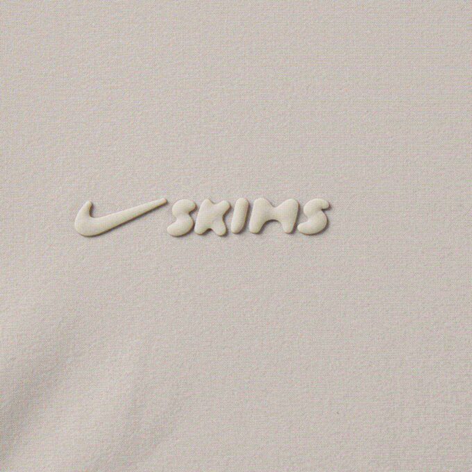 NikeSKIMS GEWEBTE NYLON-CROP-JACKE