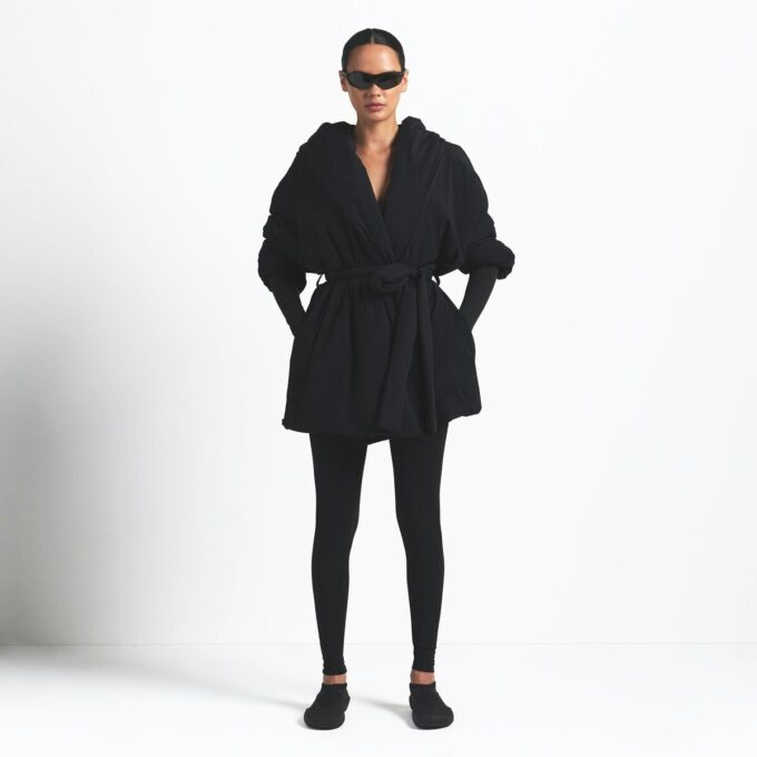 NikeSKIMS GEWEBTER NYLON-WICKELMANTEL NikeSKIMS GEWEBTER NYLON-WICKELMANTEL