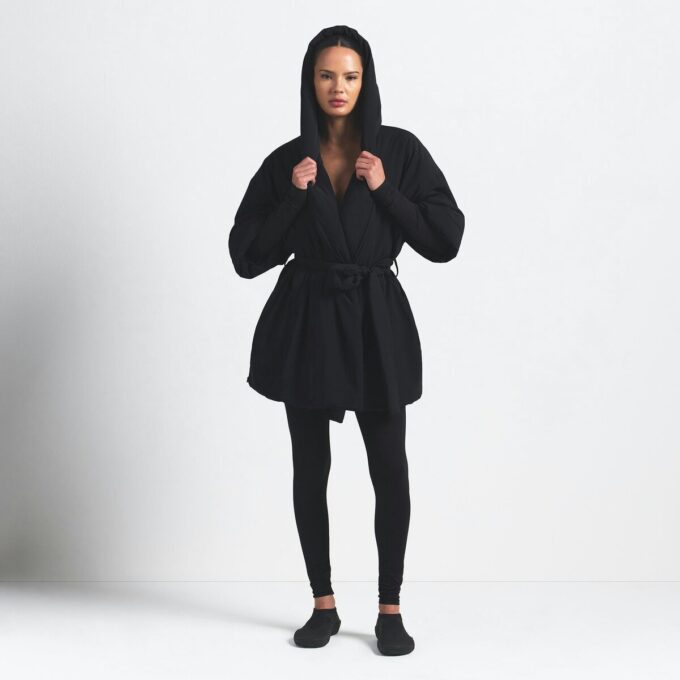NikeSKIMS GEWEBTER NYLON-WICKELMANTEL NikeSKIMS GEWEBTER NYLON-WICKELMANTEL