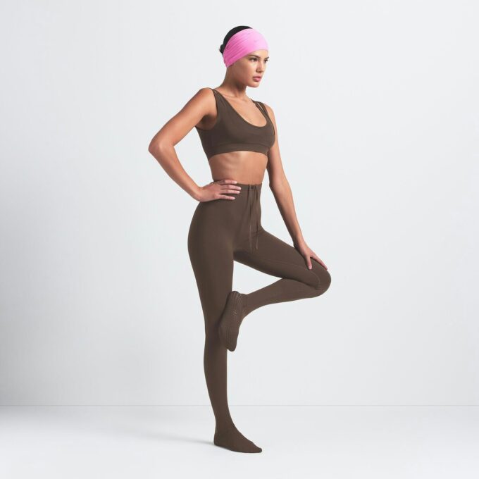 NikeSKIMS MATTE FOOTSIE GRIP LEGGING NikeSKIMS MATTE FOOTSIE GRIP LEGGING