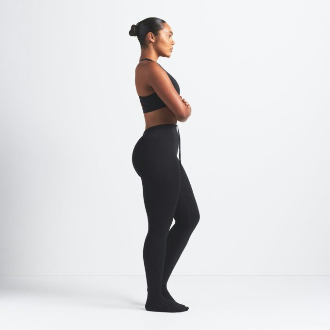 NikeSKIMS MATTE FOOTSIE GRIP LEGGING NikeSKIMS MATTE FOOTSIE GRIP LEGGING