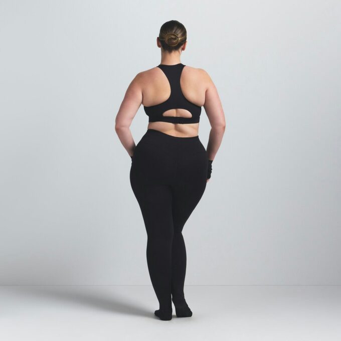 NikeSKIMS MATTE FOOTSIE GRIP LEGGING NikeSKIMS MATTE FOOTSIE GRIP LEGGING