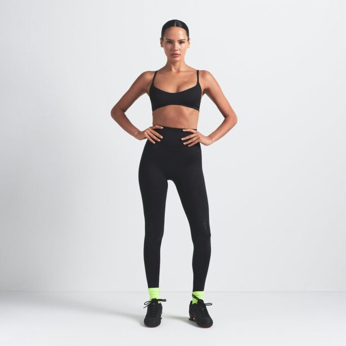 NikeSKIMS MATTE MICRO SCOOP BH NikeSKIMS MATTE MICRO SCOOP BH