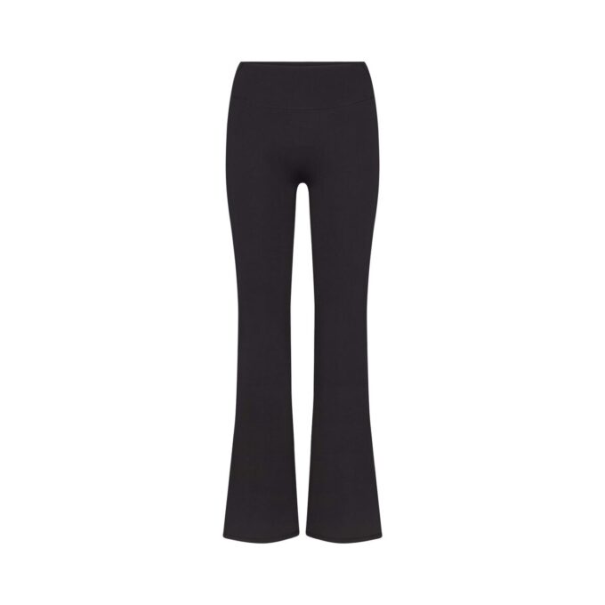 NikeSKIMS MATTE SLIM FLARE LEGGING NikeSKIMS MATTE SLIM FLARE LEGGING