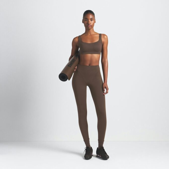 NikeSKIMS MATTE V-LINE 26″ LEGGING NikeSKIMS MATTE V-LINE 26″ LEGGING